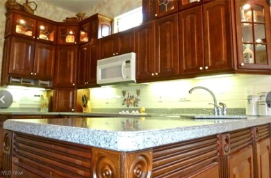 Beautiful free-standing townhome with easy ONE floor living w/ on Quail Hollow Resort and Country Club in Ohio - for sale on GolfHomes.com, golf home, golf lot