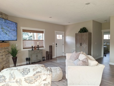 Like New Townhouse (2022) w/ many custom upgrades! White kitchen on Stoneridge Golf Club in Idaho - for sale on GolfHomes.com, golf home, golf lot