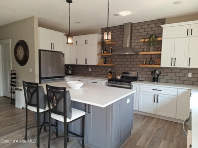 Like New Townhouse (2022) w/ many custom upgrades! White kitchen on Stoneridge Golf Club in Idaho - for sale on GolfHomes.com, golf home, golf lot