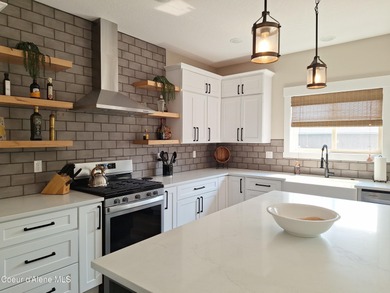 Like New Townhouse (2022) w/ many custom upgrades! White kitchen on Stoneridge Golf Club in Idaho - for sale on GolfHomes.com, golf home, golf lot