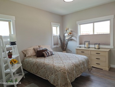 Like New Townhouse (2022) w/ many custom upgrades! White kitchen on Stoneridge Golf Club in Idaho - for sale on GolfHomes.com, golf home, golf lot