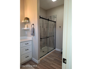 Like New Townhouse (2022) w/ many custom upgrades! White kitchen on Stoneridge Golf Club in Idaho - for sale on GolfHomes.com, golf home, golf lot