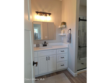 Like New Townhouse (2022) w/ many custom upgrades! White kitchen on Stoneridge Golf Club in Idaho - for sale on GolfHomes.com, golf home, golf lot