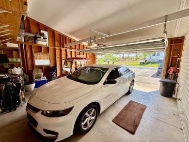 Home is located in Water Oak Country Club Estates in Lady Lake on Water Oak Country Club Estates in Florida - for sale on GolfHomes.com, golf home, golf lot