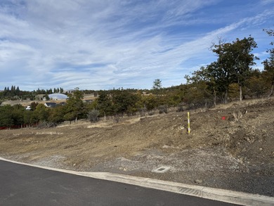 Introducing Quail Run Estates, Eagle Point's premier new on Eagle Point Golf Course in Oregon - for sale on GolfHomes.com, golf home, golf lot