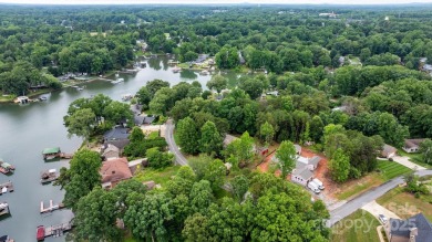 Impeccably Maintained 5-Bedroom Home plus Bonus Room  Study - on Westport Golf Club in North Carolina - for sale on GolfHomes.com, golf home, golf lot