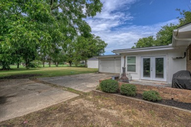 Completely Remodeled Home on the 11th Fairway - Modern Comfort on Lake Kiowa Golf Course in Texas - for sale on GolfHomes.com, golf home, golf lot