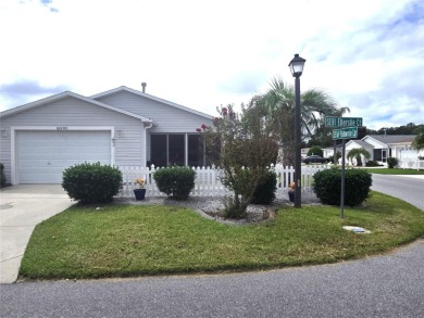 Fantastic location for this Villa in The Villages -- just on The Links of Spruce Creek in Florida - for sale on GolfHomes.com, golf home, golf lot
