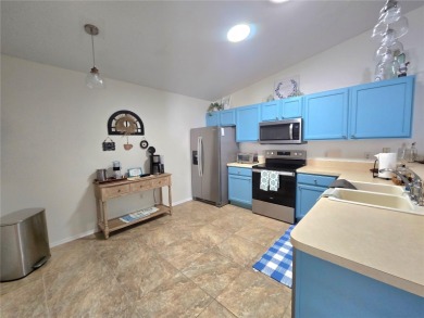 Fantastic location for this Villa in The Villages -- just on The Links of Spruce Creek in Florida - for sale on GolfHomes.com, golf home, golf lot