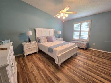 Fantastic location for this Villa in The Villages -- just on The Links of Spruce Creek in Florida - for sale on GolfHomes.com, golf home, golf lot