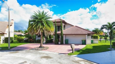 Cathedral Ceiling Single family Home for Sale located in the on Woodmont Country Club in Florida - for sale on GolfHomes.com, golf home, golf lot