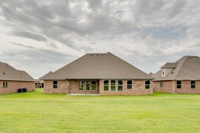 Welcome home!! This 2303 Sqft Redbud floorplan offers 4 bedrooms on Pheasant Run in Oklahoma - for sale on GolfHomes.com, golf home, golf lot