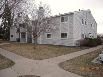 Need a great condo fast? Be living in this one before 01 June! on University of Minnesota Les Bolstad Golf Course in Minnesota - for sale on GolfHomes.com, golf home, golf lot