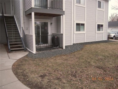Need a great condo fast? Be living in this one before 01 June! on University of Minnesota Les Bolstad Golf Course in Minnesota - for sale on GolfHomes.com, golf home, golf lot