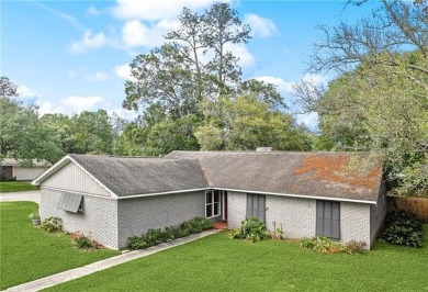 Move-in ready and full of thoughtful upgrades, this 3-bed on Pinewood Country Club in Louisiana - for sale on GolfHomes.com, golf home, golf lot