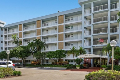 Beautifully updated 2 bed, 2 bath first-floor condo. New white on Palm-Aire Country Club and Resort - Palms in Florida - for sale on GolfHomes.com, golf home, golf lot