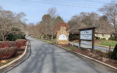 BIG VIEWS OF LAKE CHATUGE AND THE SURROUNDING MOUNTAINS OF NORTH on Mountain Harbour Golf Club in North Carolina - for sale on GolfHomes.com, golf home, golf lot