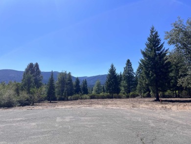 Experience the perfect blend of privacy, convenience and natural on Mount Shasta Resort in California - for sale on GolfHomes.com, golf home, golf lot