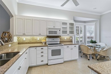 LAKE VIEWS-Discover the perfect blend of comfort and convenience on Plantation Golf and Country Club in Florida - for sale on GolfHomes.com, golf home, golf lot