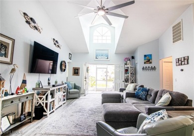 MOTIVATED SELLER SAYS BRING AN OFFER! REDUCED! MOVE IN on Sabal Springs Golf and Racquet Club in Florida - for sale on GolfHomes.com, golf home, golf lot