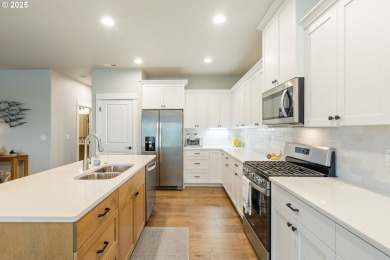Beautiful newer construction in the desirable Fairway Ridge on Oak Hills Golf Club / Umpqua Golf Resort in Oregon - for sale on GolfHomes.com, golf home, golf lot
