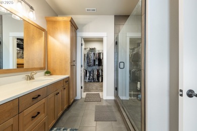 Beautiful newer construction in the desirable Fairway Ridge on Oak Hills Golf Club / Umpqua Golf Resort in Oregon - for sale on GolfHomes.com, golf home, golf lot