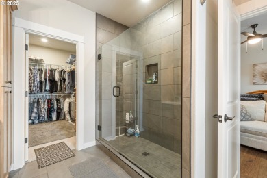 Beautiful newer construction in the desirable Fairway Ridge on Oak Hills Golf Club / Umpqua Golf Resort in Oregon - for sale on GolfHomes.com, golf home, golf lot