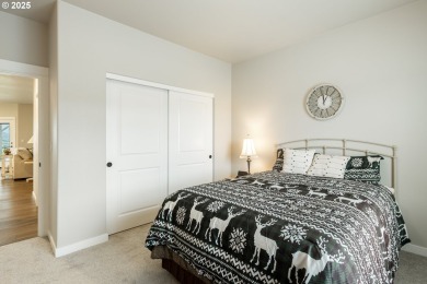 Beautiful newer construction in the desirable Fairway Ridge on Oak Hills Golf Club / Umpqua Golf Resort in Oregon - for sale on GolfHomes.com, golf home, golf lot