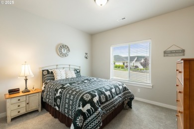Beautiful newer construction in the desirable Fairway Ridge on Oak Hills Golf Club / Umpqua Golf Resort in Oregon - for sale on GolfHomes.com, golf home, golf lot