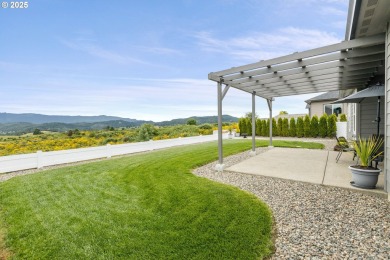 Beautiful newer construction in the desirable Fairway Ridge on Oak Hills Golf Club / Umpqua Golf Resort in Oregon - for sale on GolfHomes.com, golf home, golf lot