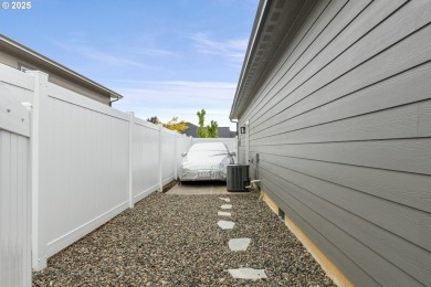 Beautiful newer construction in the desirable Fairway Ridge on Oak Hills Golf Club / Umpqua Golf Resort in Oregon - for sale on GolfHomes.com, golf home, golf lot