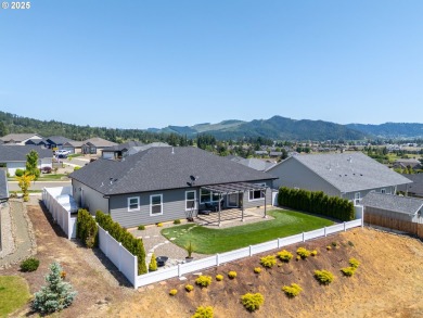 Beautiful newer construction in the desirable Fairway Ridge on Oak Hills Golf Club / Umpqua Golf Resort in Oregon - for sale on GolfHomes.com, golf home, golf lot