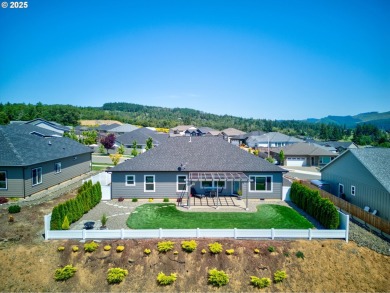 Beautiful newer construction in the desirable Fairway Ridge on Oak Hills Golf Club / Umpqua Golf Resort in Oregon - for sale on GolfHomes.com, golf home, golf lot