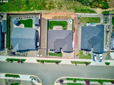 Beautiful newer construction in the desirable Fairway Ridge on Oak Hills Golf Club / Umpqua Golf Resort in Oregon - for sale on GolfHomes.com, golf home, golf lot