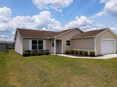 Looking for The Villages lifestyle in a 2-bedroom 2 bath plus on The Links of Spruce Creek in Florida - for sale on GolfHomes.com, golf home, golf lot