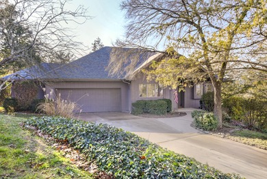 This 4-bedroom 3-bathroom home is conveniently located in on Ledgestone Country Club and Golf Course in Missouri - for sale on GolfHomes.com, golf home, golf lot