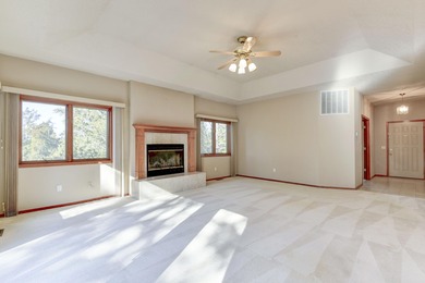 This 4-bedroom 3-bathroom home is conveniently located in on Ledgestone Country Club and Golf Course in Missouri - for sale on GolfHomes.com, golf home, golf lot