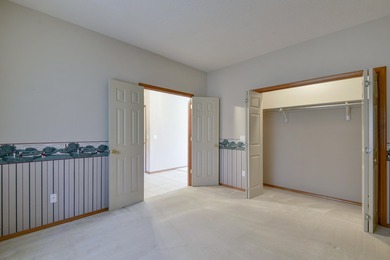 This 4-bedroom 3-bathroom home is conveniently located in on Ledgestone Country Club and Golf Course in Missouri - for sale on GolfHomes.com, golf home, golf lot