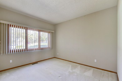 This 4-bedroom 3-bathroom home is conveniently located in on Ledgestone Country Club and Golf Course in Missouri - for sale on GolfHomes.com, golf home, golf lot