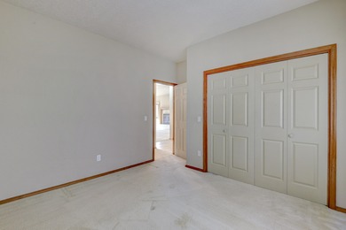 This 4-bedroom 3-bathroom home is conveniently located in on Ledgestone Country Club and Golf Course in Missouri - for sale on GolfHomes.com, golf home, golf lot