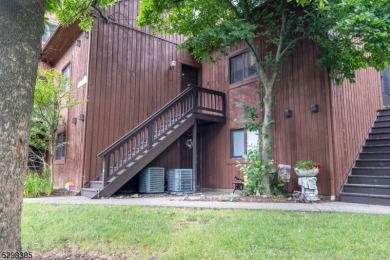 Welcome to this immaculate first floor condo in Great Gorge on Minerals Golf Club in New Jersey - for sale on GolfHomes.com, golf home, golf lot