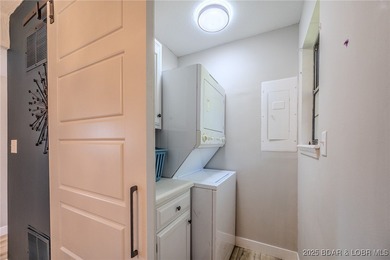 This 3 bedroom, 2 bath condo is sleek, modern & truly move-in on Seasons Ridge At Four Seasons in Missouri - for sale on GolfHomes.com, golf home, golf lot