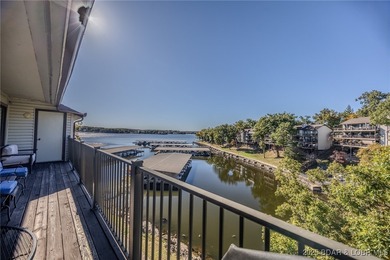 This 3 bedroom, 2 bath condo is sleek, modern & truly move-in on Seasons Ridge At Four Seasons in Missouri - for sale on GolfHomes.com, golf home, golf lot