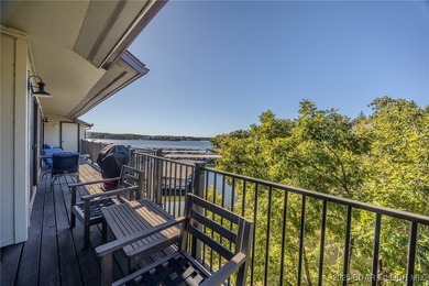 This 3 bedroom, 2 bath condo is sleek, modern & truly move-in on Seasons Ridge At Four Seasons in Missouri - for sale on GolfHomes.com, golf home, golf lot