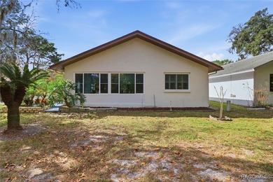 Sweet and solid Sugarmill home featuring a desirable split 2/2 on Sugarmill Woods Golf and Country Club in Florida - for sale on GolfHomes.com, golf home, golf lot