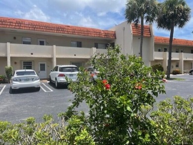 HIGHLY DESIRABLE 1ST FLOOR w/SERENE LAKE VIEWS* 2/2 HOME IN AN on Delray Beach Golf Club in Florida - for sale on GolfHomes.com, golf home, golf lot