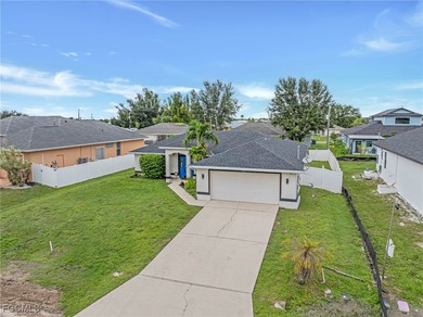 Step into this beautifully maintained 3-bedroom, 2-bathroom on Del Tura Golf and Country Club in Florida - for sale on GolfHomes.com, golf home, golf lot