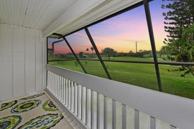 This 3BR/3BA luxurious townhome situated in the sought after on Eagle Wood Golf Course in Florida - for sale on GolfHomes.com, golf home, golf lot