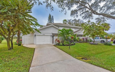 This 3BR/3BA luxurious townhome situated in the sought after on Eagle Wood Golf Course in Florida - for sale on GolfHomes.com, golf home, golf lot