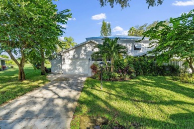 This 3BR/3BA luxurious townhome situated in the sought after on Eagle Wood Golf Course in Florida - for sale on GolfHomes.com, golf home, golf lot